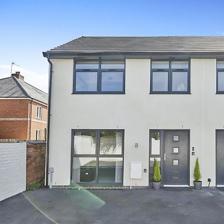 Modern Home In Derby City Centre - Free Gated Parking Экстерьер фото