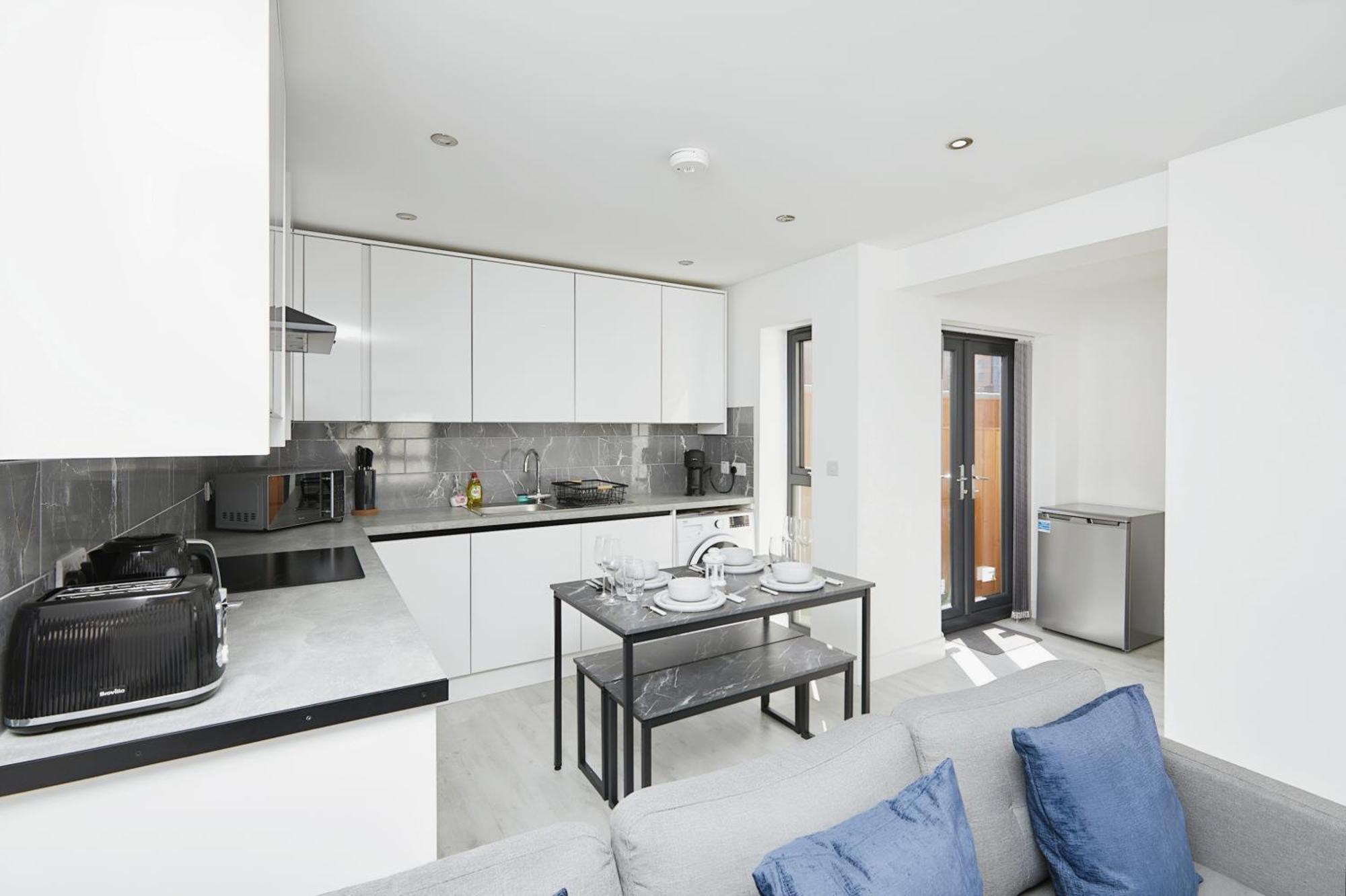 Modern Home In Derby City Centre - Free Gated Parking Экстерьер фото